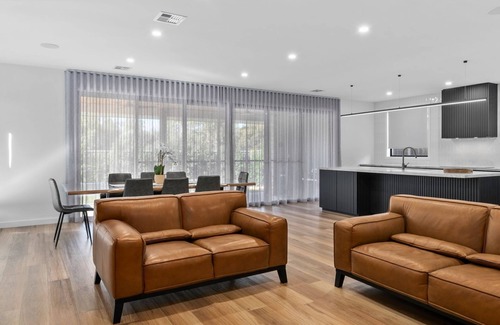 Fingal House | Savannah close to the Black Bull Golf Course. Perfect for golf groups and families.