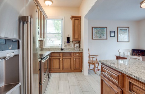 Beach Institute Condo | Savannah Historic District - Spacious & Affordable 3 BR near Forsyth Park