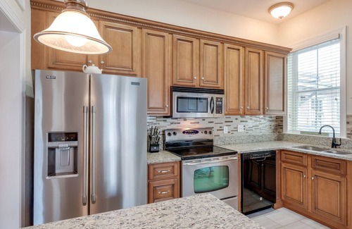Beach Institute Condo | Savannah Historic District - Spacious & Affordable 3 BR near Forsyth Park