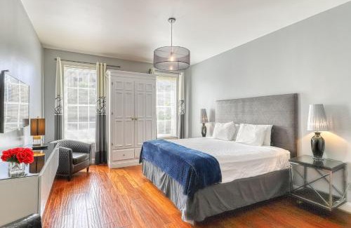 Old West Broad Neighborhood House | Savannah Lez Frederick