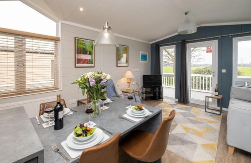 Leiston House | Savannah Lodge - Aldeburgh Coastal Cottages