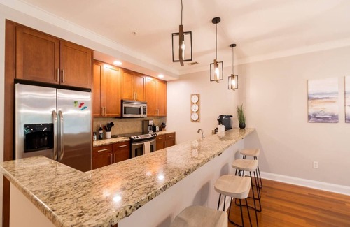 Old West Broad Neighborhood Apartment | Savannah Residences|Private Parking|3BR/2BA
