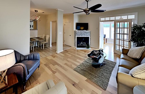 Vaught House | Savannah Shore 5 Walking distance to the beach!!