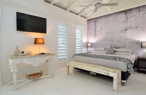 Mission Beach Apartment | Savannah Studio - Romantic Beachfront