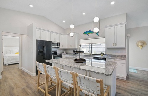 Bradenton House | Save Big This Fall: 10% Off Until Nov 30!