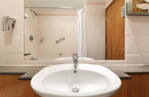 South Ruislip Hotel | Savera Hotel South Ruislip