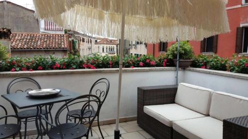 Castello Apartment | Savoia e jolanda Apartments