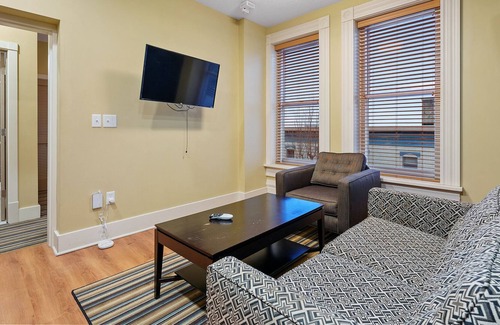 St. Clairsville House | Savor the Exquisite Allure of this remodeled Condo located at St.Clairsville 305
