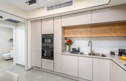 Jerusalem City Centre Apartment | Savyon Wiew Tower Apartment hotel - Sea-u-Jerusalem