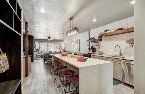 Historic District Apartment | Sawmill Creek 111