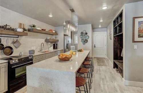 Historic District Apartment | Sawmill Creek 111
