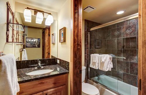 Historic District Apartment | Sawmill Creek Condo 304 by Great Western Lodging