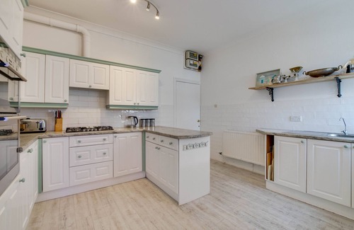 Southwold House | Saxon House - Seven Bedroom House, Sleeps 14
