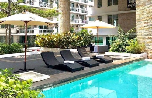 Khlong Toei Condo | SB Home 2BR Apartment 82spm, Sukhumvit/WIFI/TV/BIG POOL/BTS