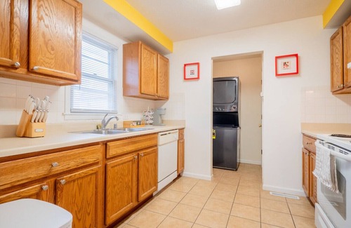 Lawrence House | [SB] The Sunburst Retreat
