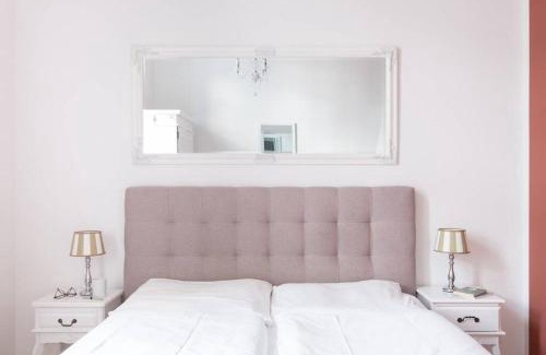 Charlottenburg Apartment | SC 05 by ROCKCHAIR Apartments l SUPERHOST Status l 2 Bedrooms Boxspringbeds Balcony Elevator - Cozy Family & Business Flair welcomes you!