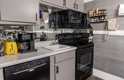 Snowshoe Condo | SC 2209: Your cozy summer oasis with bunk beds and pool!
