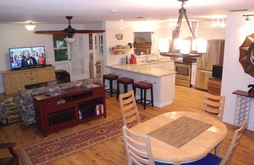 Homosassa House | Scallop Hut - Old Homosassa