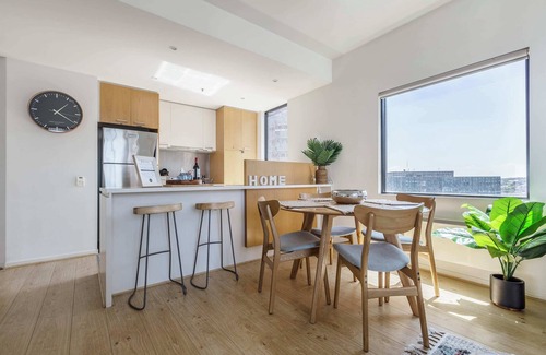 Docklands Apartment | Scandi Boho-Waterfront Views At NewQuay Promenade