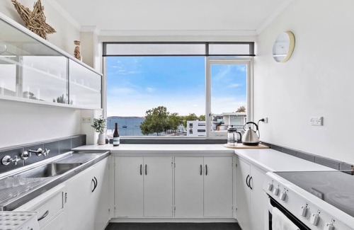 Sandy Bay Apartment | Scandi chic Riverside Hideaway Near Attractions