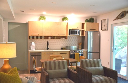Bedford House | Scandi Coastal-Private & Cozy 2 bdrm walkout basement.