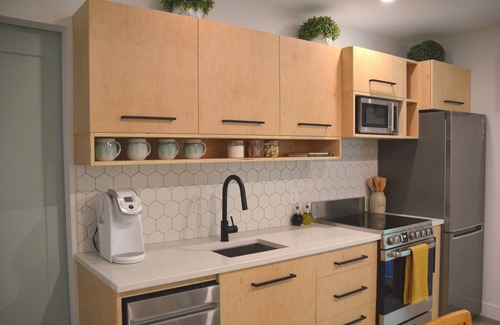 Bedford House | Scandi Coastal-Private & Cozy 2 bdrm walkout basement.