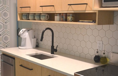 Bedford House | Scandi Coastal-Private & Cozy 2 bdrm walkout basement.