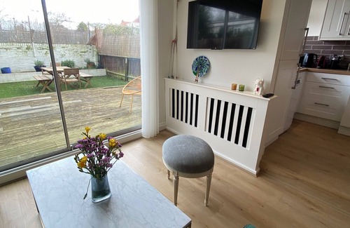 Weavers Apartment | Scandi Style Maisonette with Garden, Shoreditch