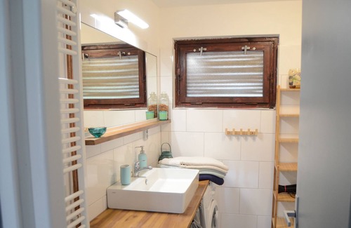 Lhota House | Scandinavian cottage by lake 20 min from Prague (pets welcome)