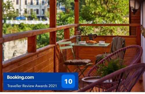 Kamenets-Podol'skiy Apartment | Scandinavian Hygge Canyon view lounge