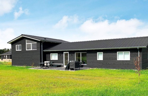 Ansager House | Scandinavian Lakeside Retreat-By Traum