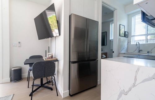 North Hollywood Apartment | Scandinavian-Style 1BR Apartment BUILT 2024 (p80)
