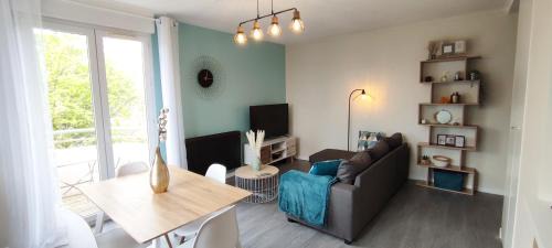 Saint-Priest Apartment | Scandy Appart - T2 cosy tout confort - Clim Parking Balcon Vue