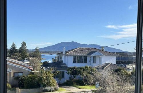 Bermagui House | Scarlets by the Sea - In the heart of town, Views & Pet friendly