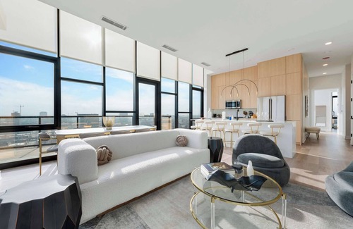 River West Apartment | Scenic 3BR PH for Tourism + Prime Location