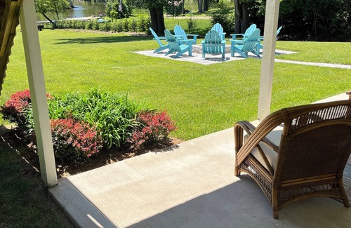 South Haven House | Scenic 5-star retreat located on the Black River. Just minutes to the beaches.