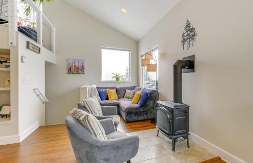 Homer Apartment | Scenic and Cozy Sweet Northern Comfort in Homer!