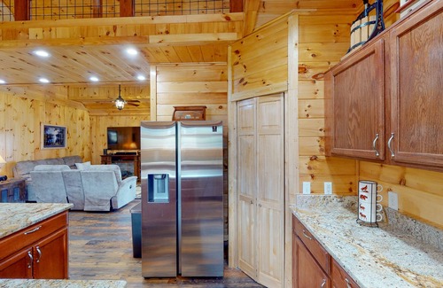 Whittier Cabin | Scenic cabin with great deck, firepit, pool table, & W/D - near Smoky Mtn NP