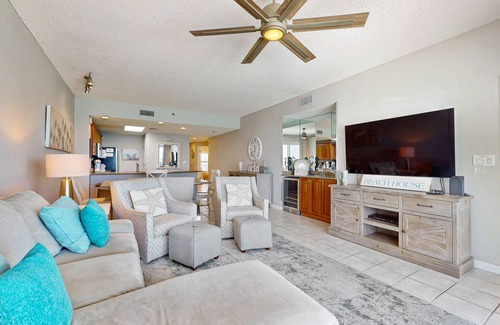 Destin Condo | Scenic condo with balcony, beach access, pool & hot tub