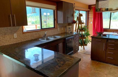 Port Alberni House | Scenic Country Home | Sleeps 10 |Pet friendly, Port Alberni