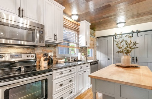 Sevierville House | Scenic country lodge with amazing views, fenced yard, outdoor living & firepit