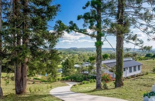 Chatsworth House | Scenic Country view Retreat near Gympien