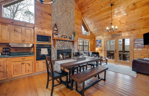 Blue Ridge Cabin | Scenic dog-friendly cabin with fireplace, balcony, hot tub, & washer/dryer