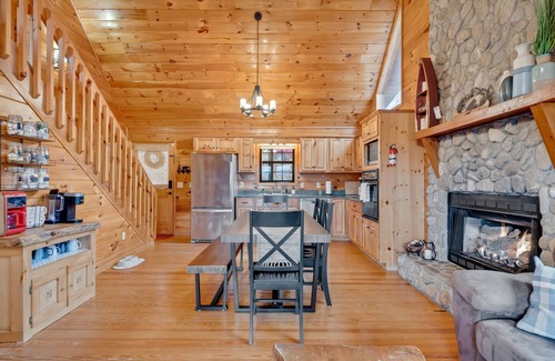 Blue Ridge Cabin | Scenic dog-friendly cabin with fireplace, balcony, hot tub, & washer/dryer