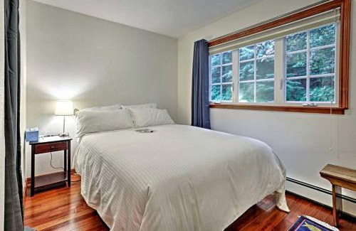 Downtown Juneau House | Scenic Dual-Retreat Vacation Home with Hot Tub & Mountain Views Near Trails in Juneau, Alaska