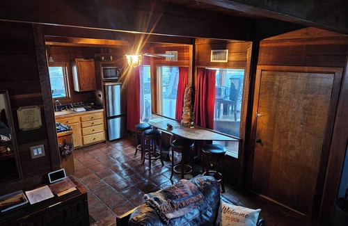Pinon Hills Cabin | Scenic Getaway - Rustic Cabin - Mountain Ridge