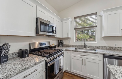 Show Low House | Scenic Golf Retreat With Modern Comforts & Fireplace 4 Bedroom Townhouse