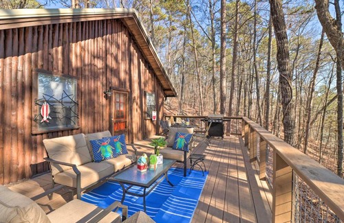 Higden House | Scenic Greers Ferry Cabin with Deck and Fire Pit!