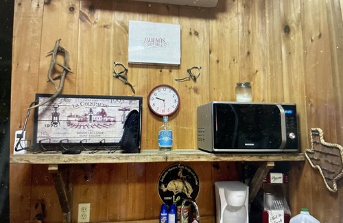 Mineral Wells Cabin | Scenic Hillside Cabin: The Hideout at Rocky Ridge