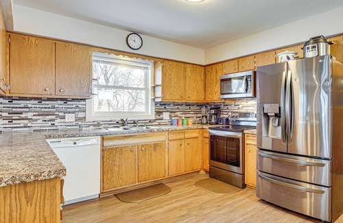 Kasota House | Scenic Home w/Lake Washington Access & Fire Pit